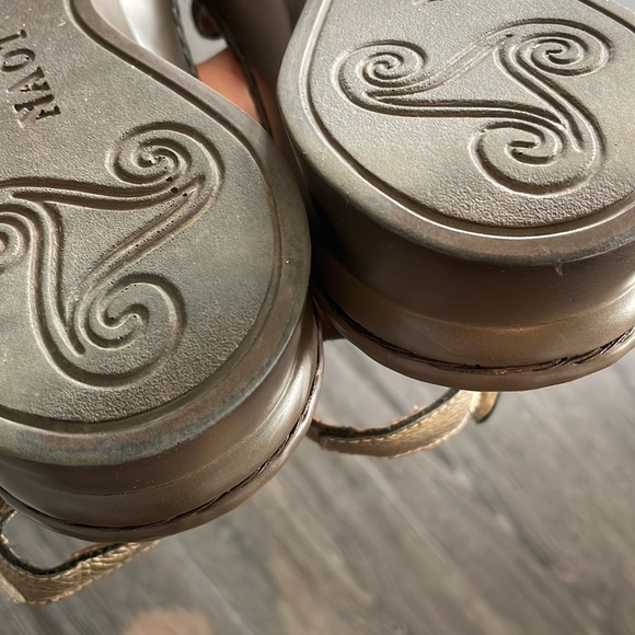 Sz10 (euro 41) Naot Cymbal Gladiator Sandal in Antique Gold GUC - Picture 15 of 16